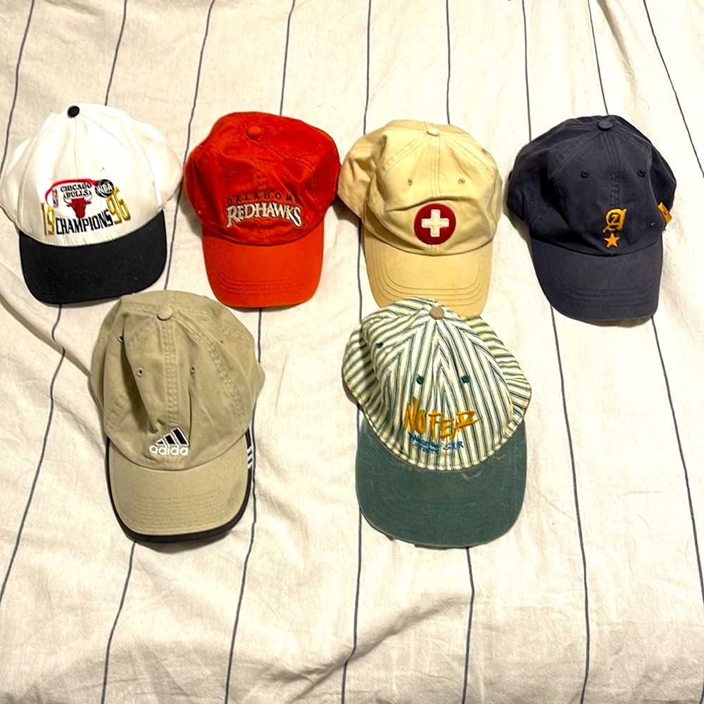 Bundle of vintage 90’s hats all SnapBack and leather strap back.